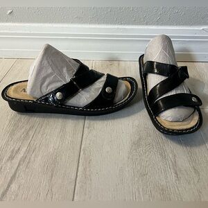 ALEGRIA PG Lite Patent Leather Venice Slide Sandals 6/6.5 NEW!